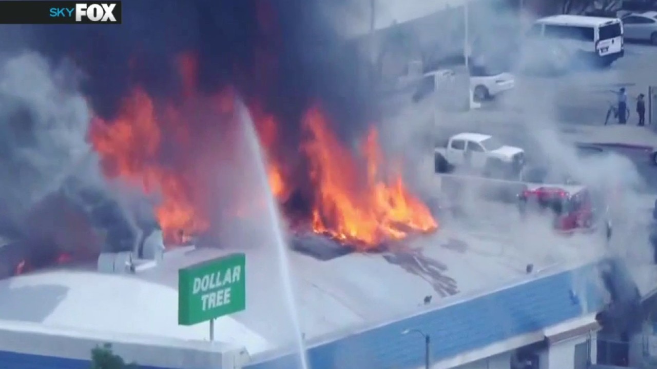 Fire burns down building in Huntington Park