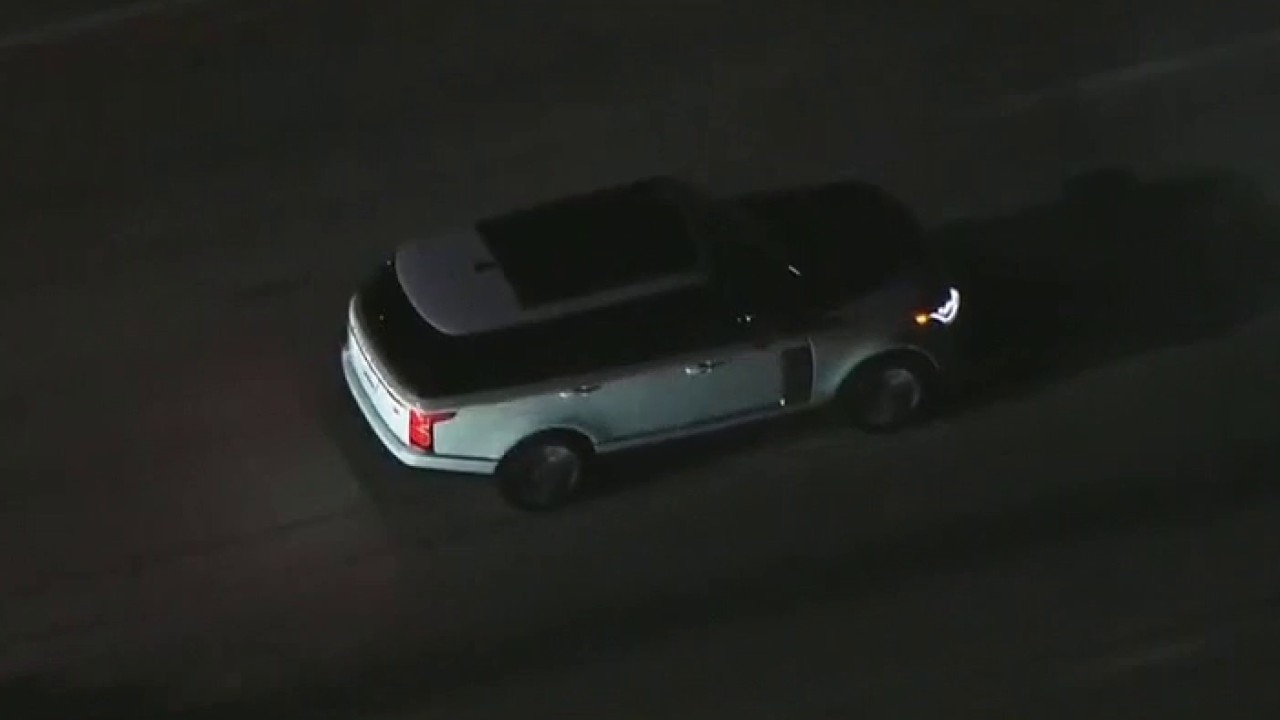 Search underway for LA police chase suspect