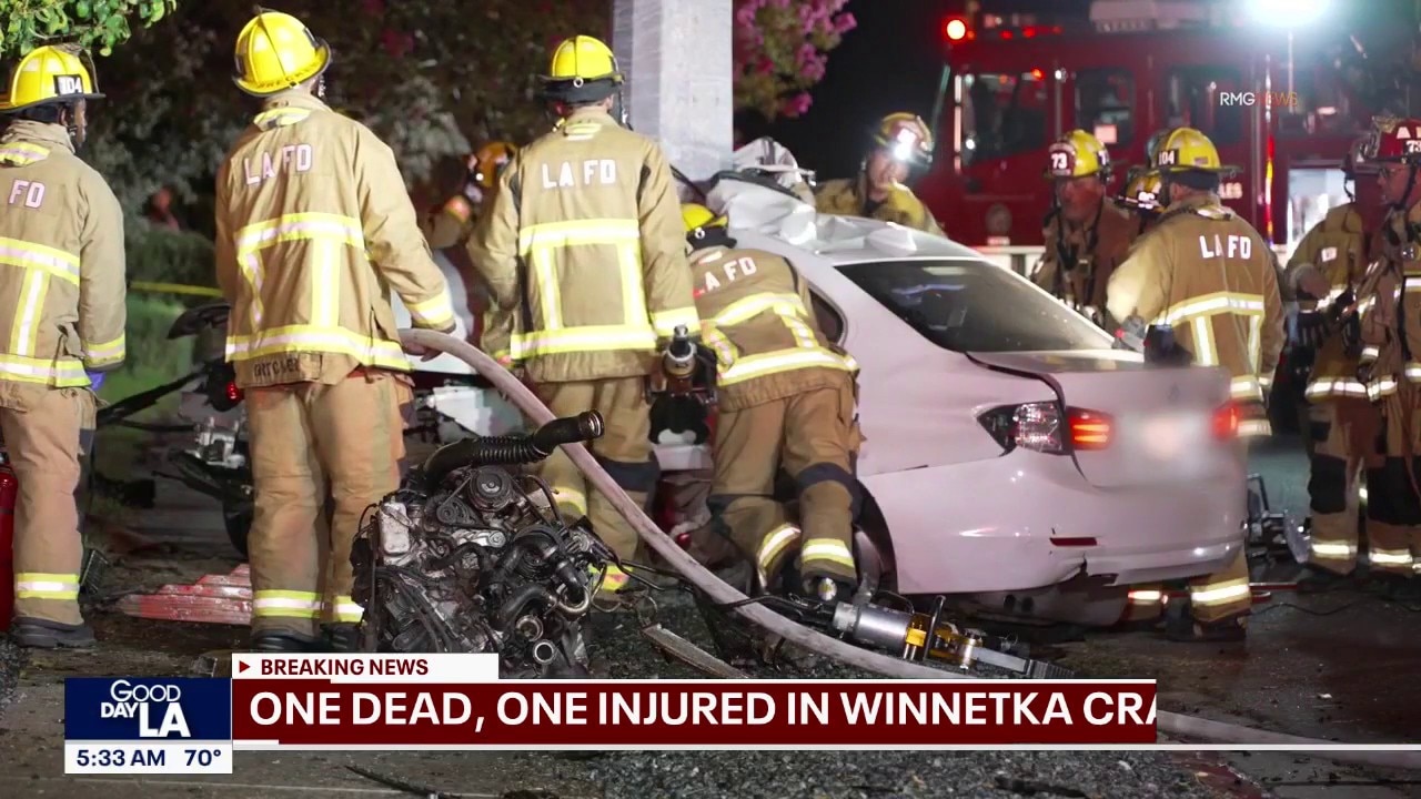 1 dead, 1 hurt in Winnetka crash