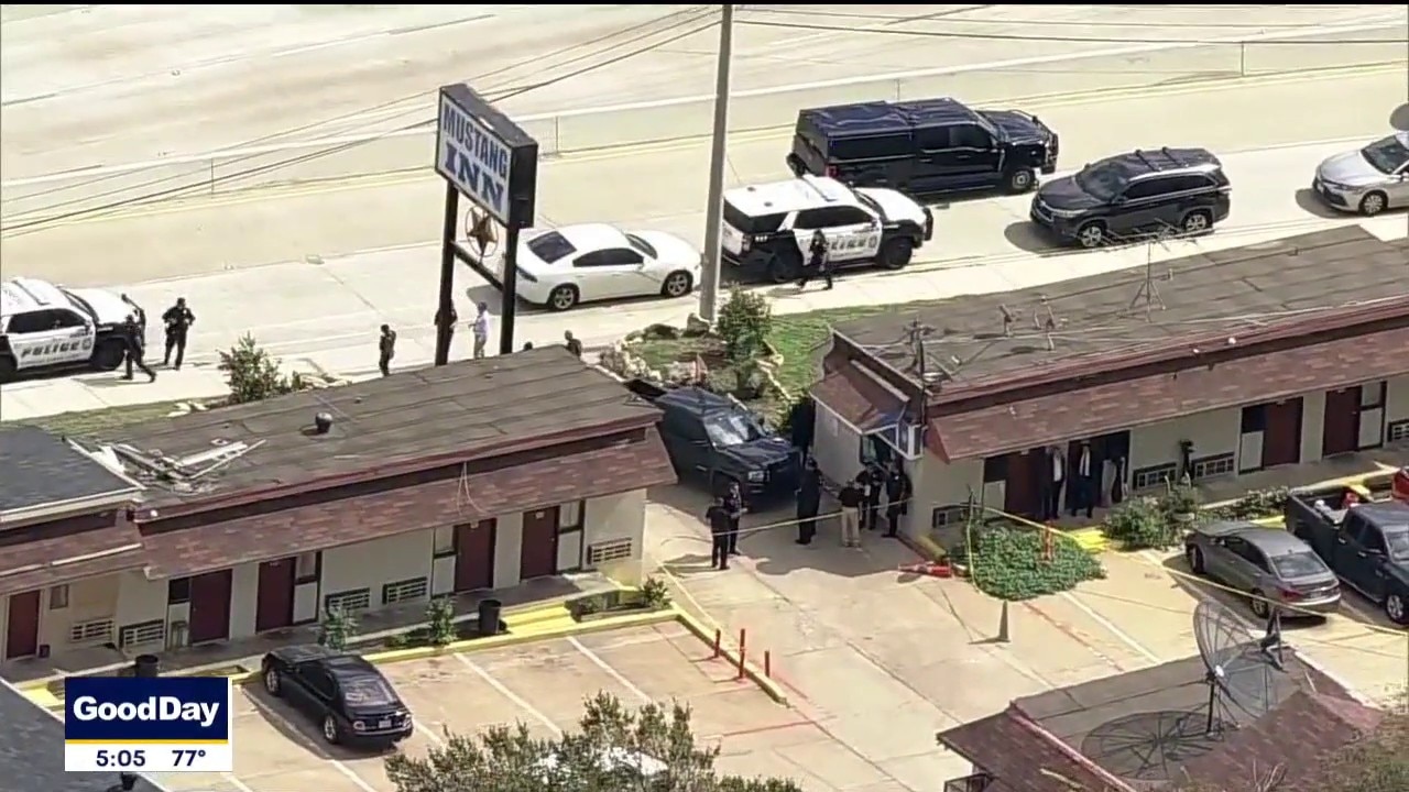 Armed suspect shot himself during confrontation with Fort Worth police