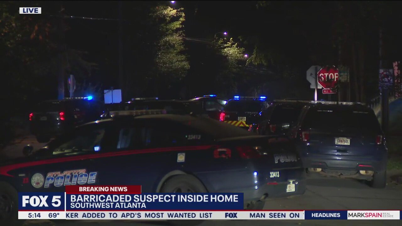 Police standoff at SW Atlanta home