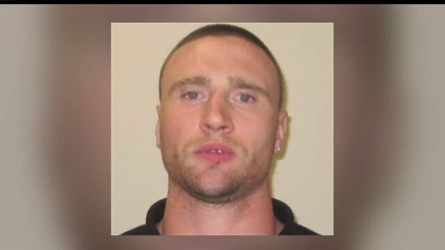 Deputies searching for sex offender who was spotted nude in owner`s pool