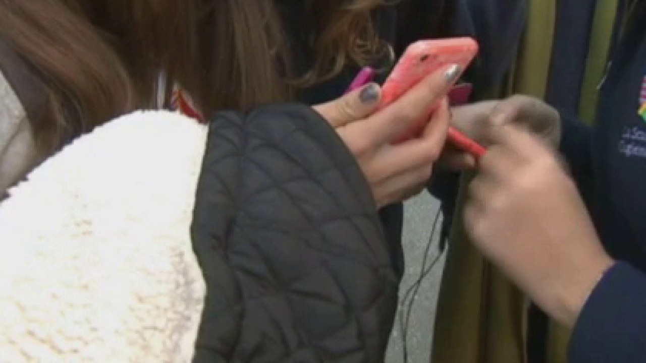UCLA study: Low reading scores linked to cellphone use 