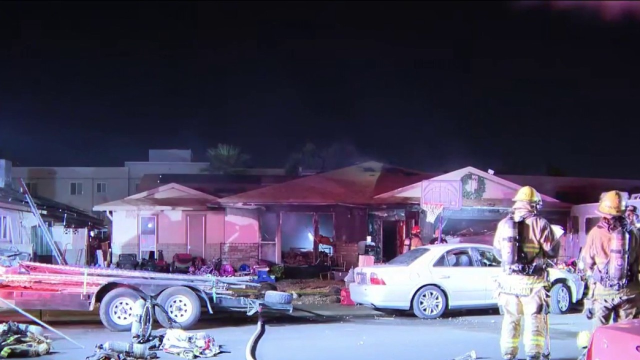 Fire causes extensive damage to Glendale home