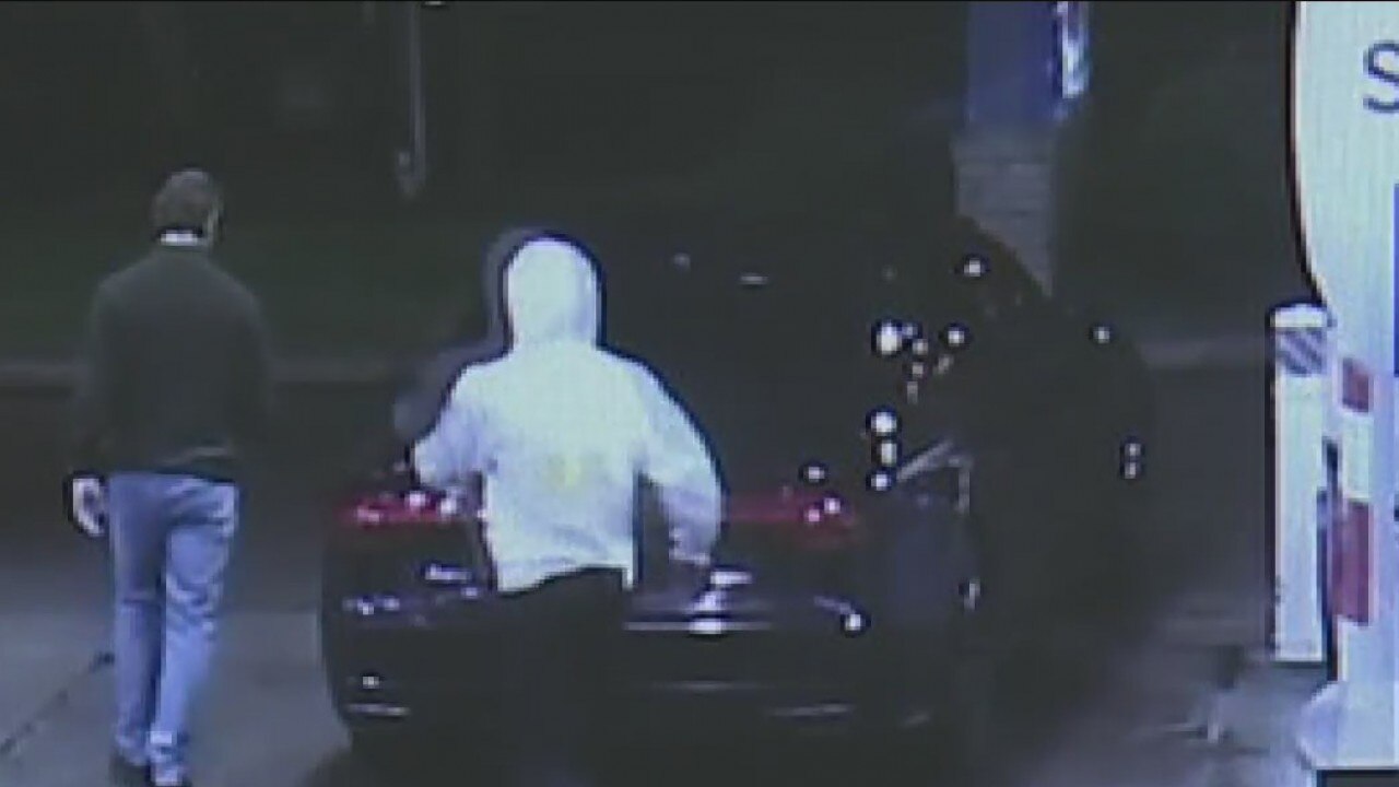 Robber steals 2 luxury cars at gunpoint, can’t figure out how to drive away