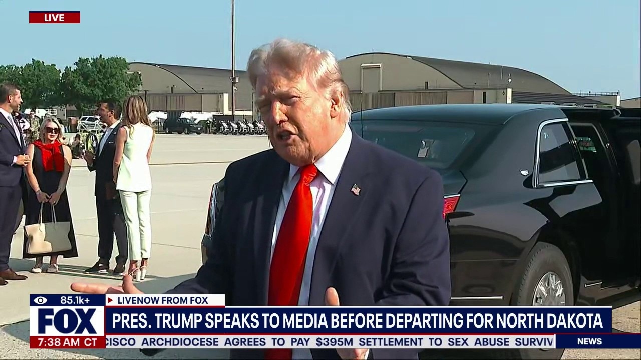 Trump thanks himself while taking reporter questions 