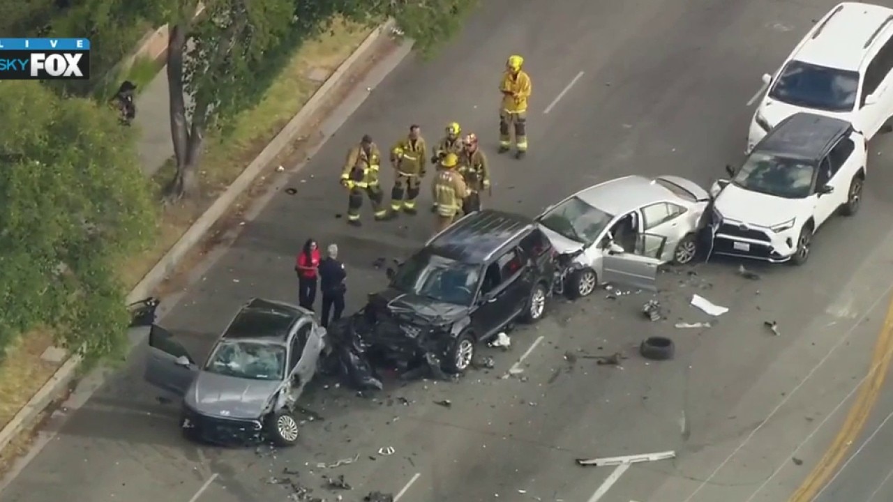 8 involved in multi-car crash in Reseda