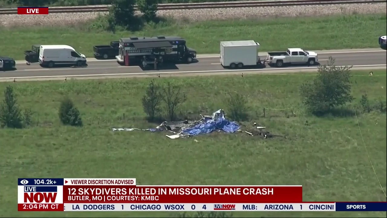 11 skydivers, pilot killed in Missouri plane crash