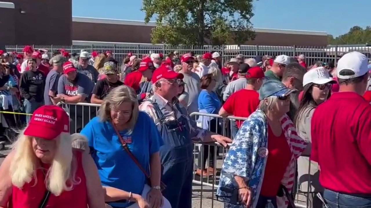 Perry crowd gathers for Donald Trump rally