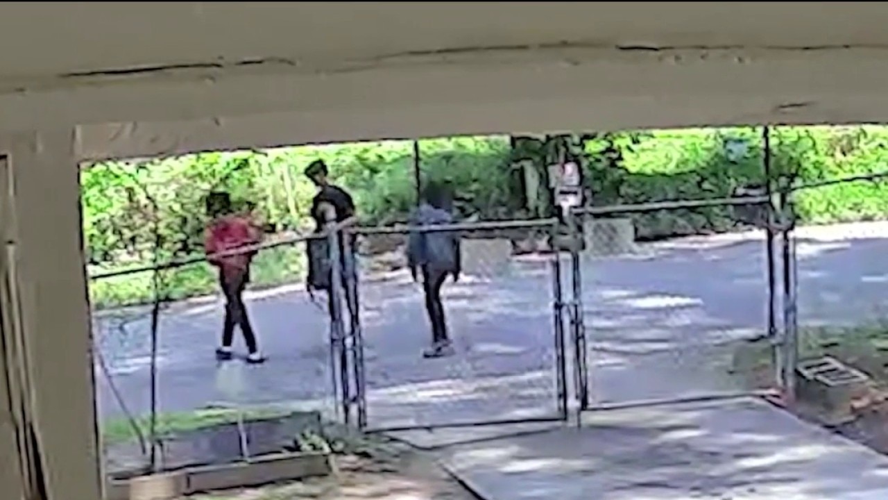 Facebook Marketplace buyers robbed at gunpoint on street