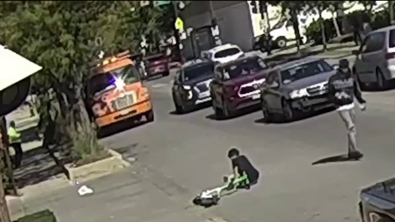 Chicago scooter rider says driver helped him up, then drove away after crash