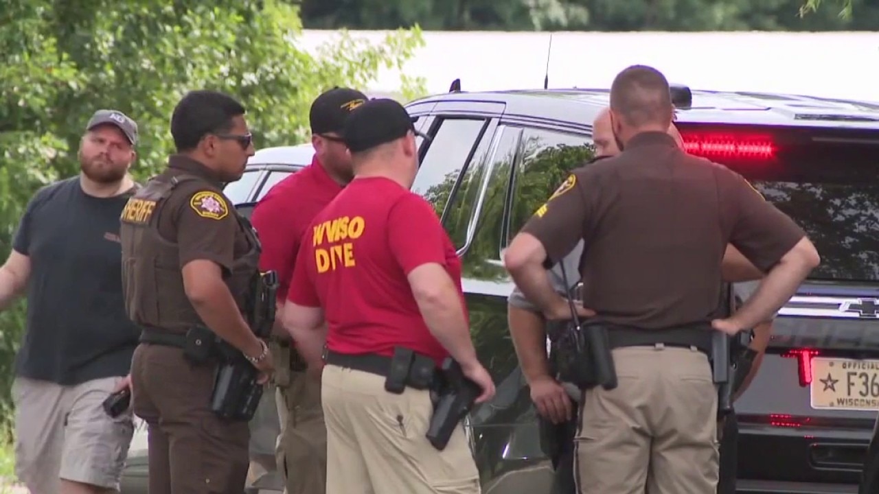 Geneva Lake boat capsizes, 3 children dead