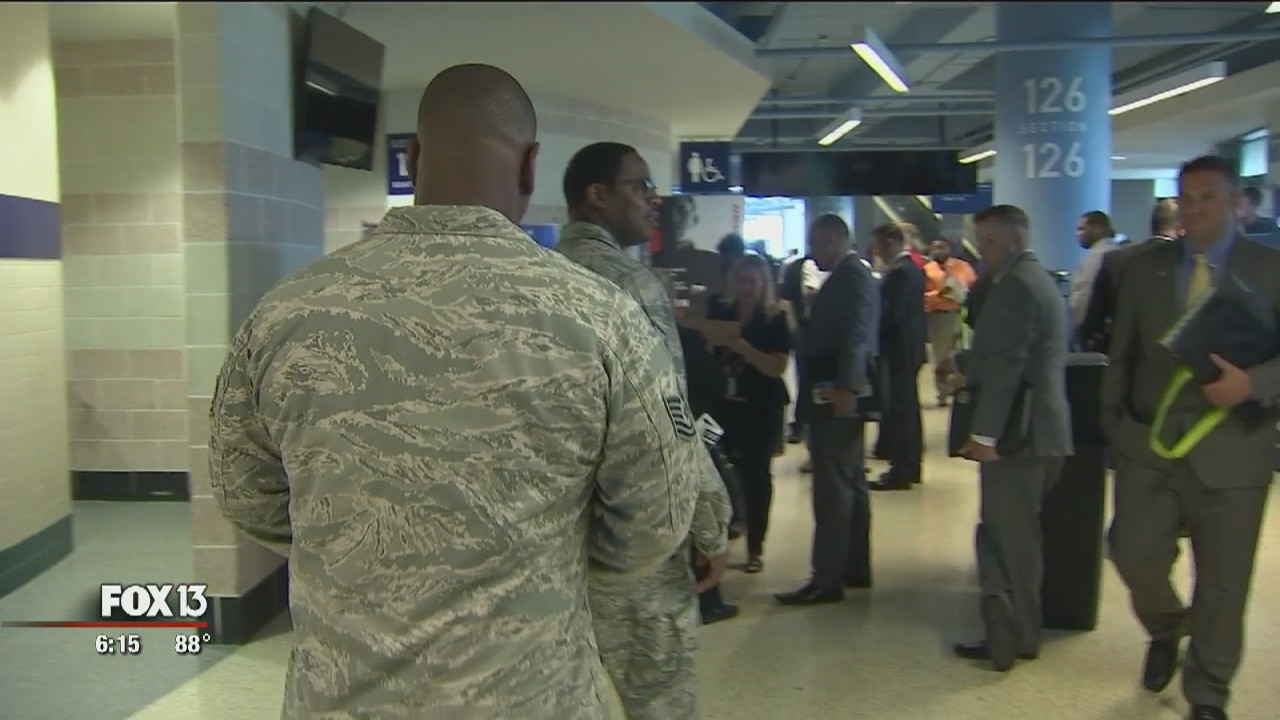 Veterans job fair draws hundreds