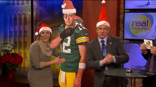 Hosts take part in musical competition, Christmas style