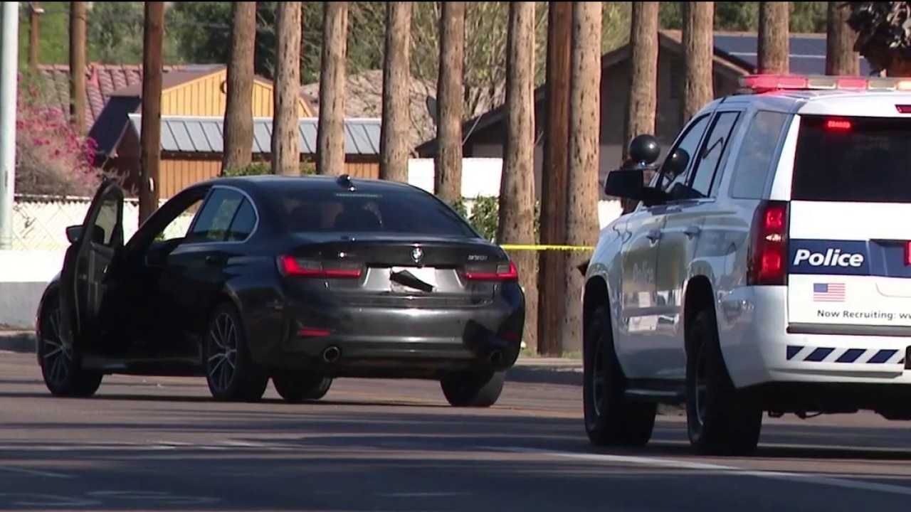 Phoenix police search for gunman after 2 people shot 
