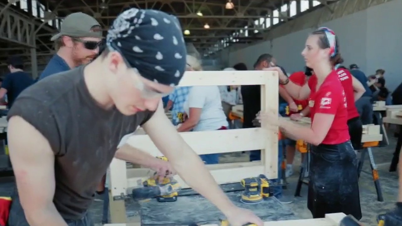 Sleep in Heavenly Peace bed build event for kids in need