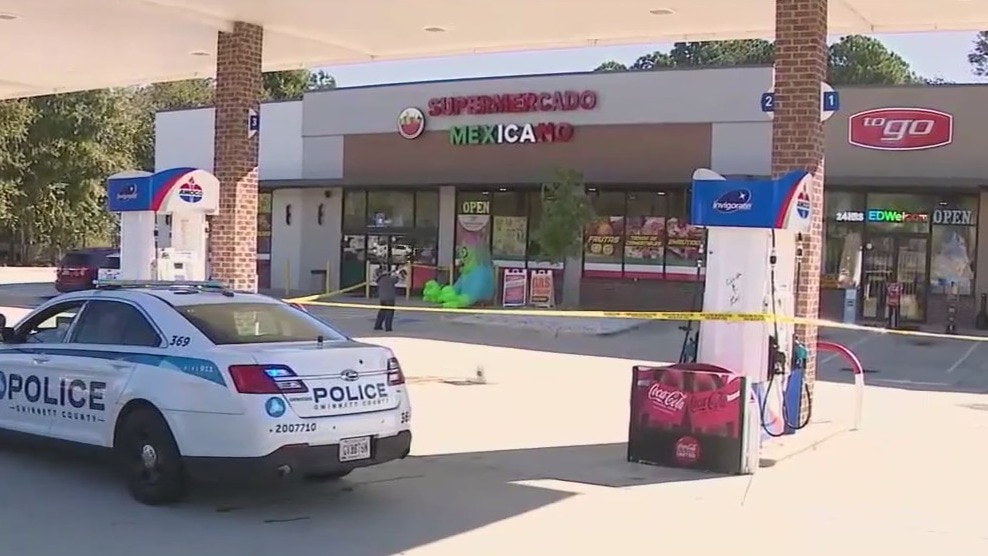 Man dead after shooting at gas station on Jimmy Carter Boulevard