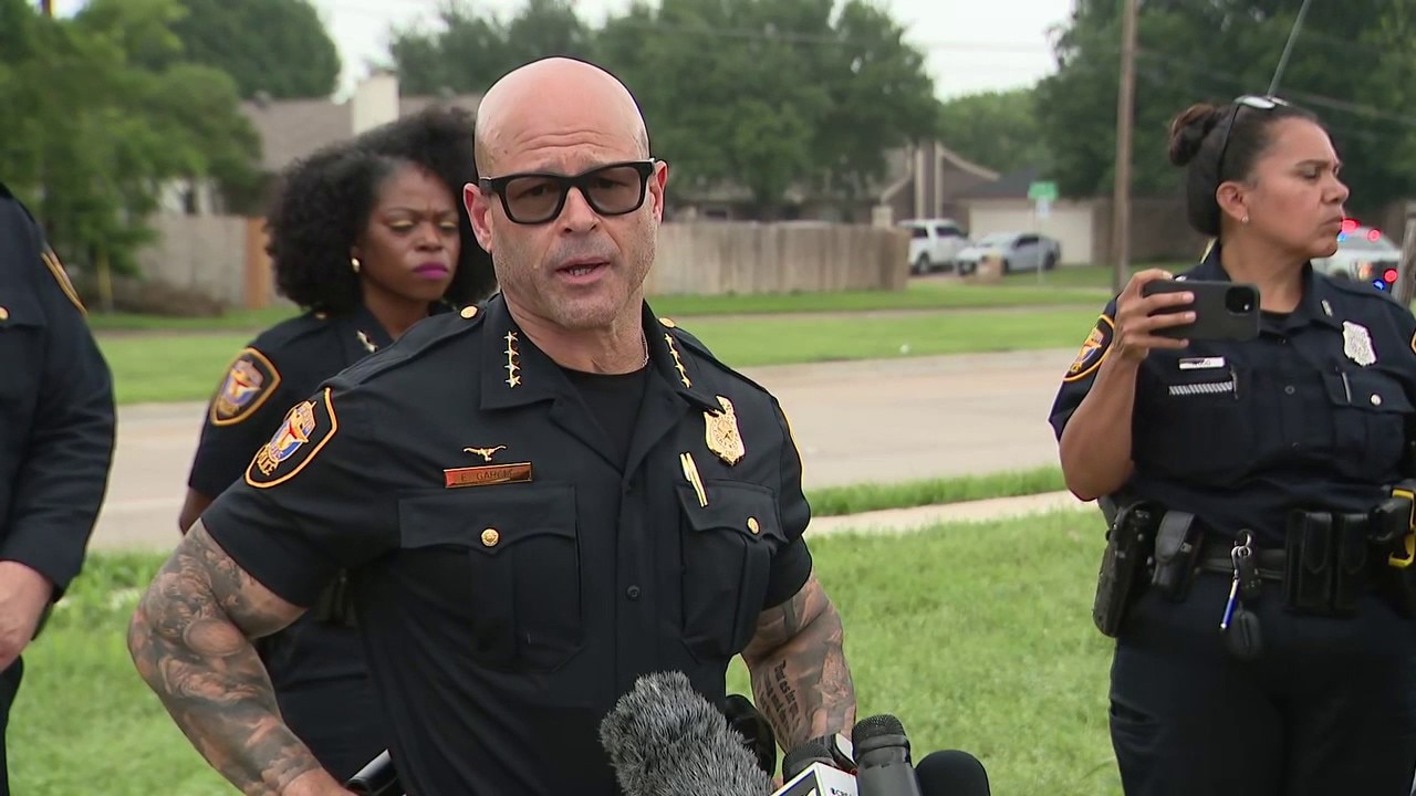 Fort Worth officer injured in shooting | FULL