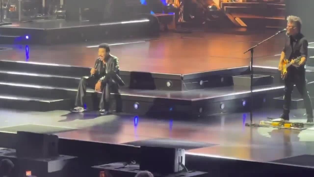 Lionel Richie 'feeling dizzy' at St. Paul concert, leaves stage early