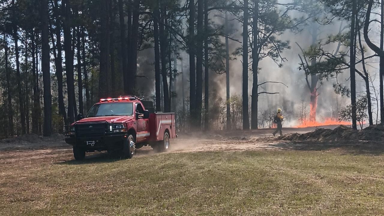 Fire spreading east of Aberdeen near NC-211