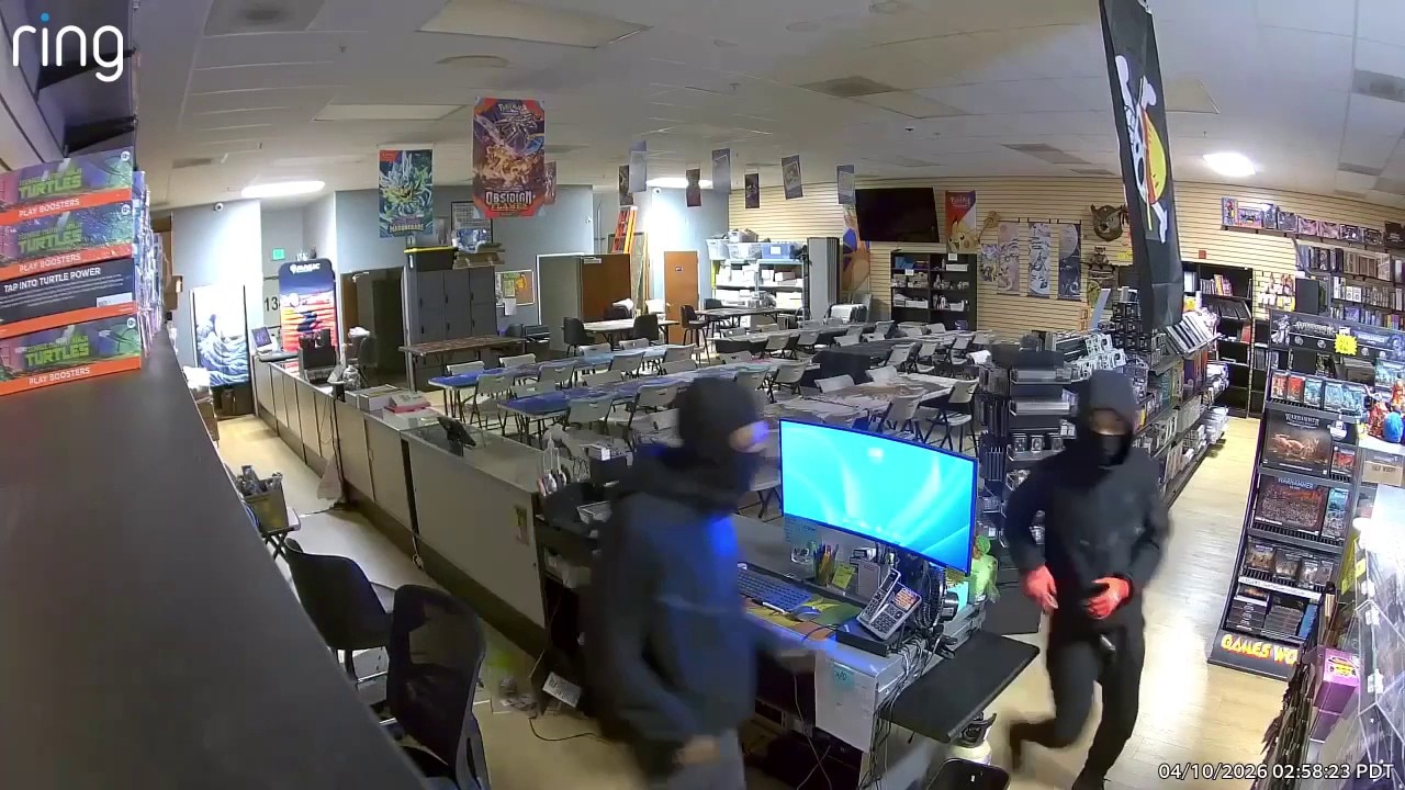 Thieves burglarize Livermore game shop