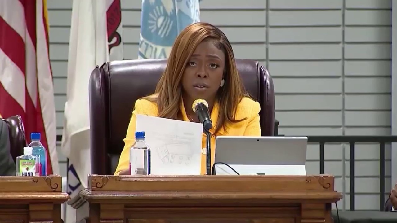 Controversial politician vies for Fulton commissioner