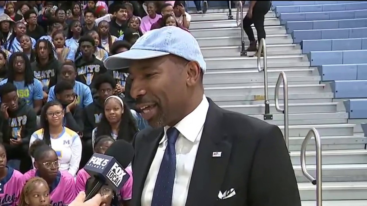 Atlanta mayor celebrates with undefeated Mays Raiders