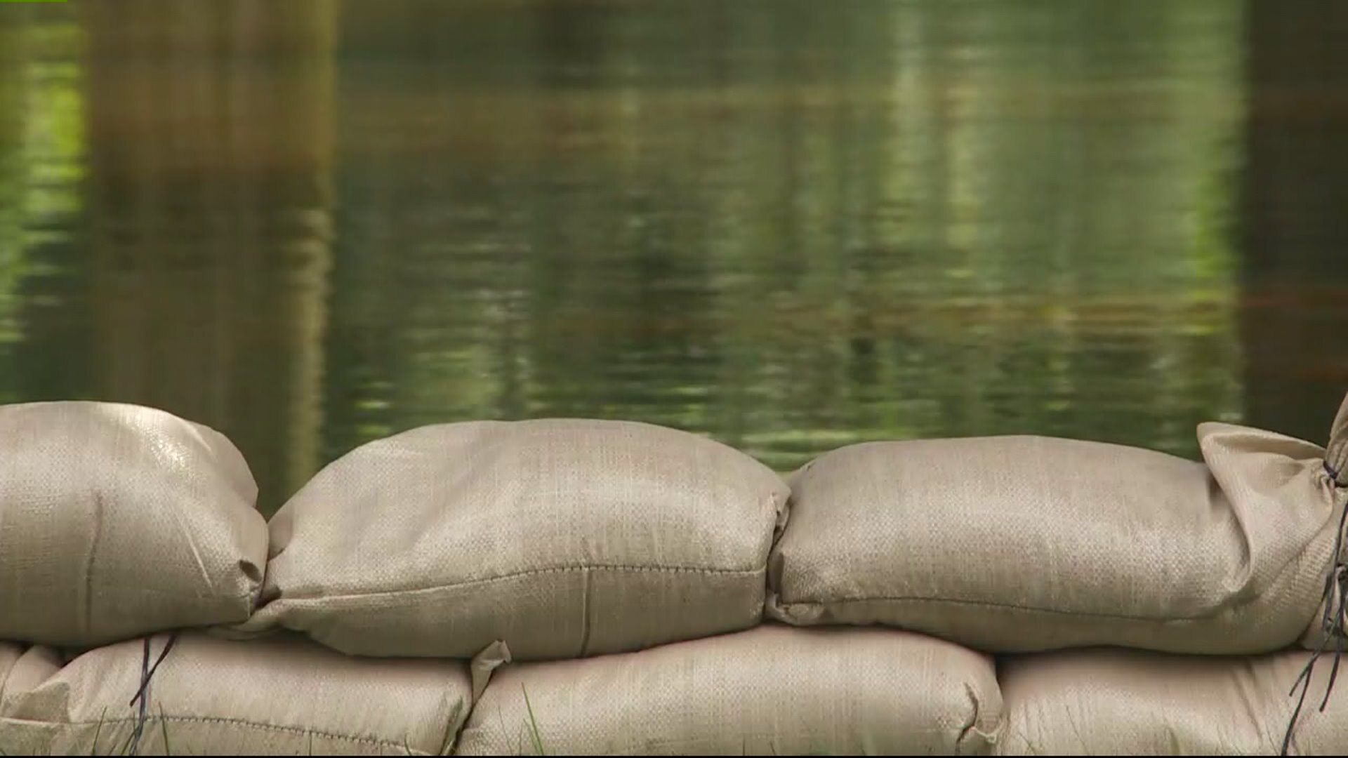 `18 or 19 cars` pulled from floodwaters in Ozaukee County
