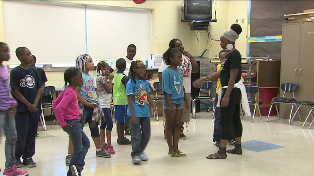 Milwaukee kids learn to dance from a star of stage