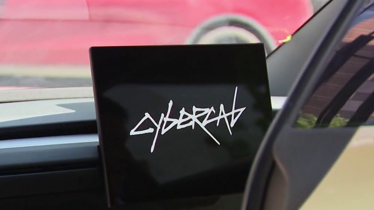 Government examining safety of Tesla Cybercabs