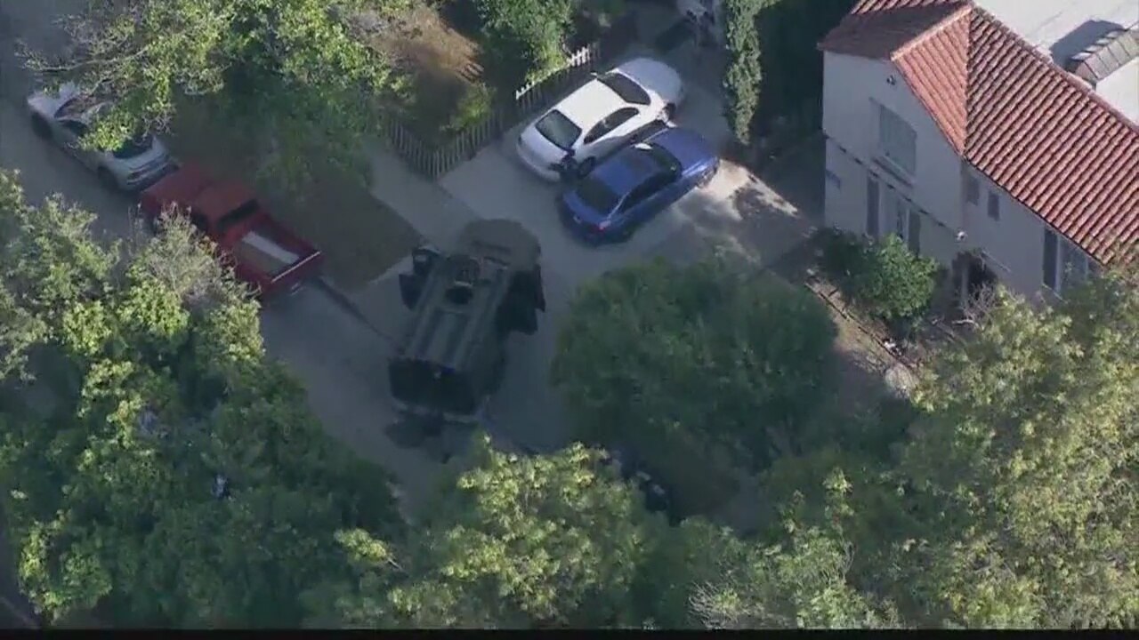 FBi raids home in Pico-Robertson area