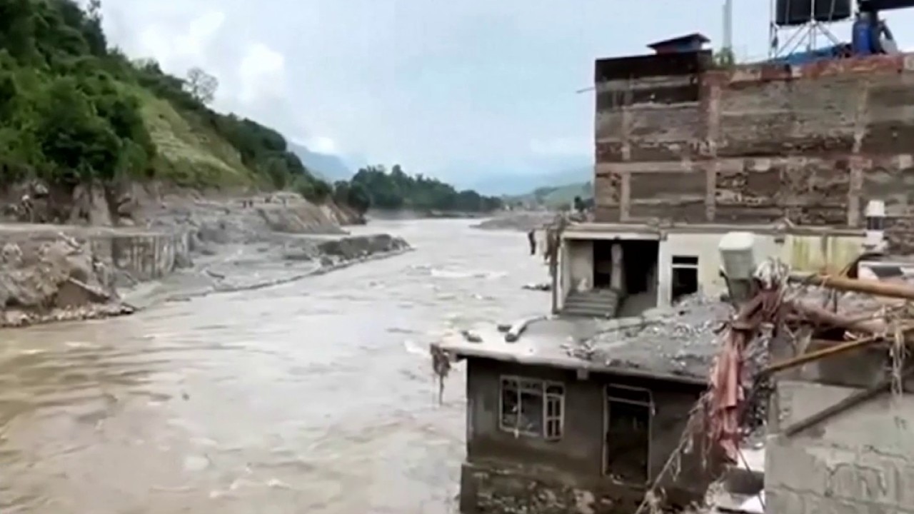 Over 600 dead, 3,000 missing after flash floods tear through Nepal