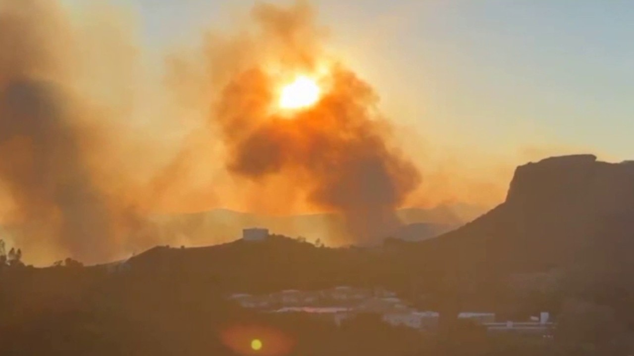 Malibu fire: Strong winds remain a threat for days