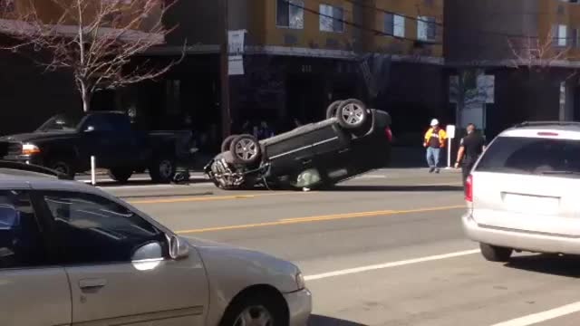 RAW: Jeep rollover on Dexter Ave. N.