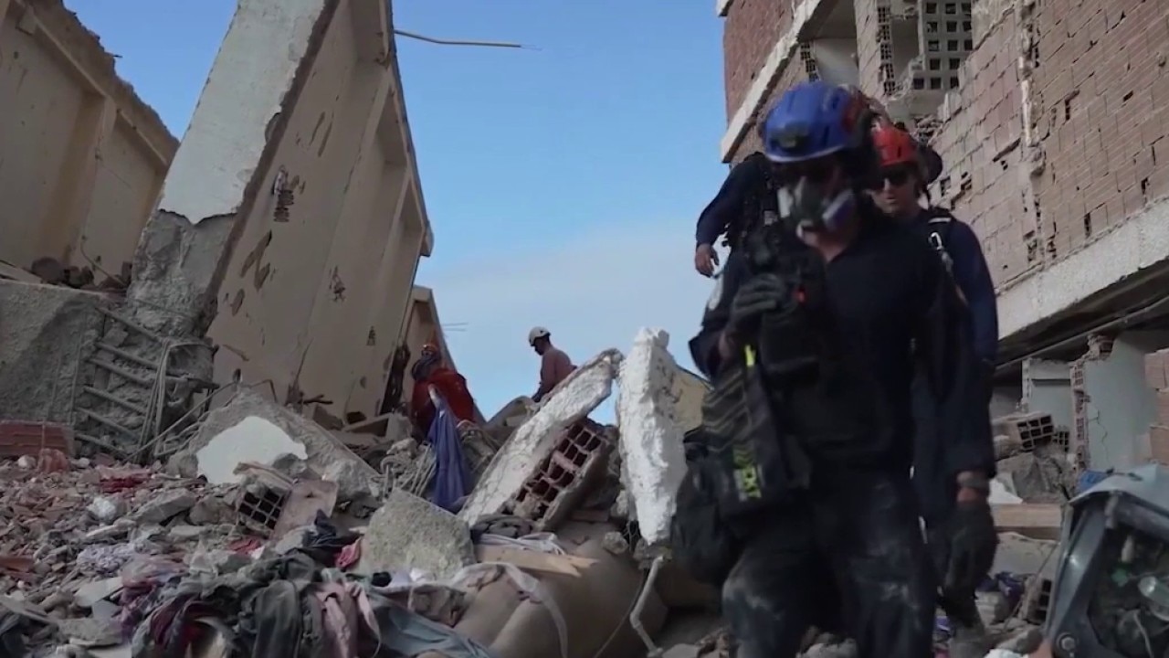 Venezuela quake death toll nears 1,500 as rescue work goes on