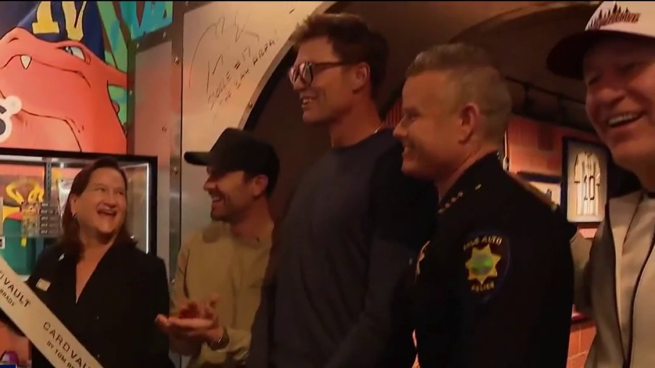 Tom Brady draws huge crowd for opening of CardVault store in Palo Alto