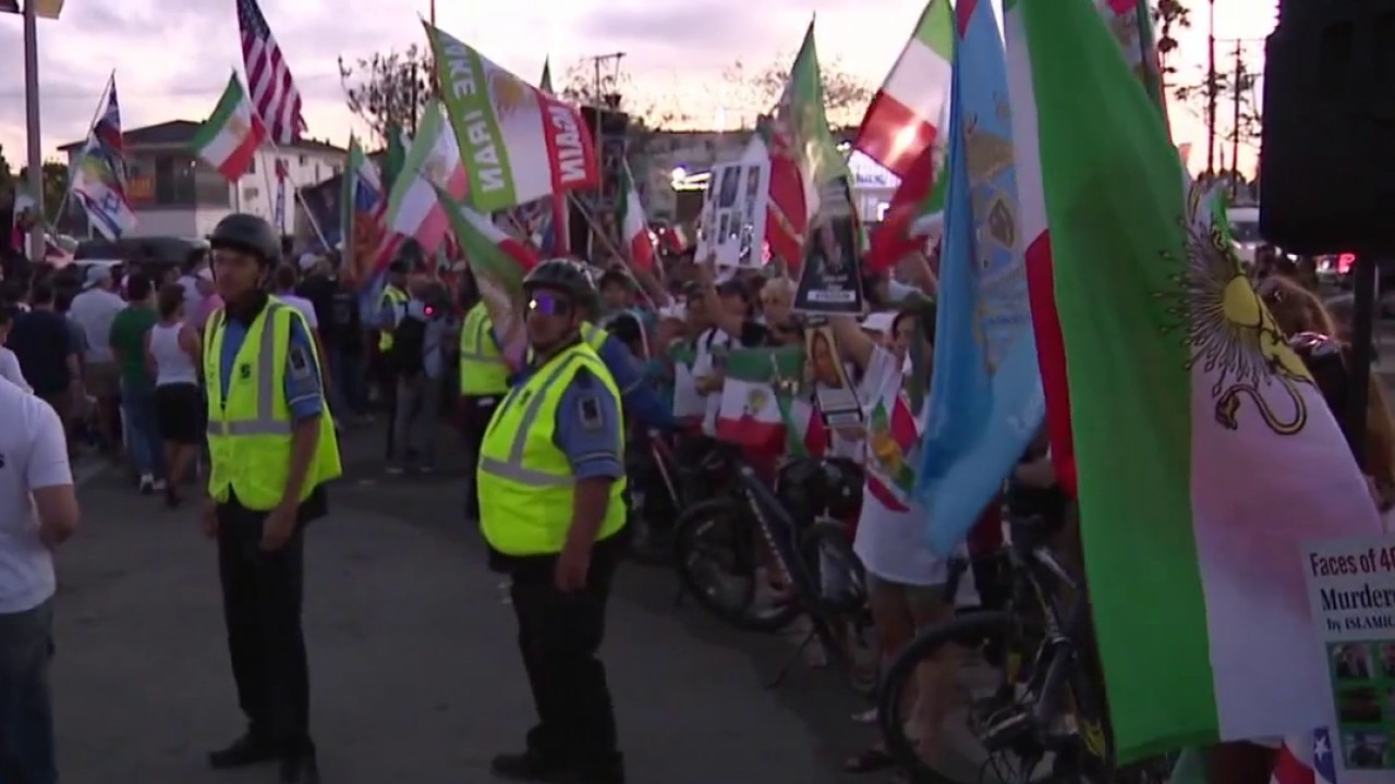 Protest over FIFA banning pre-1979 Iranian flag