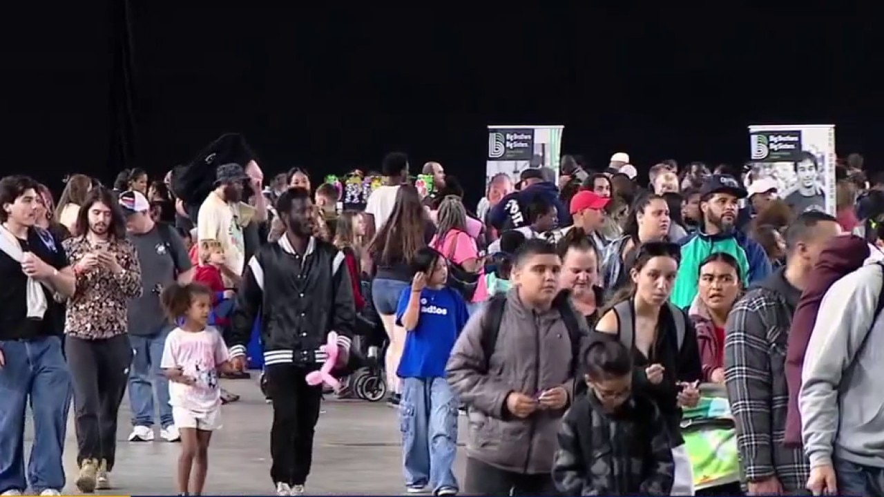 Thousands line up for back-to-school health and safety fair in Tacoma