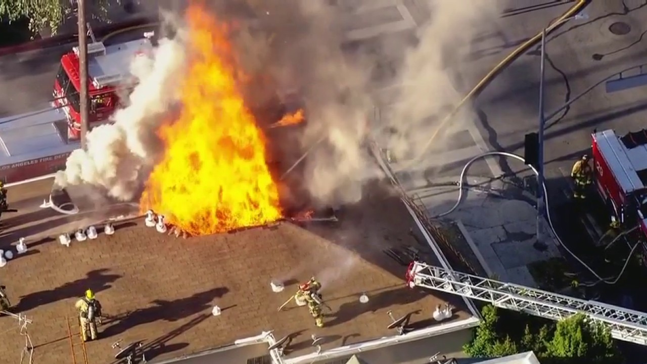 LAFD battle Koreatown apartment fire