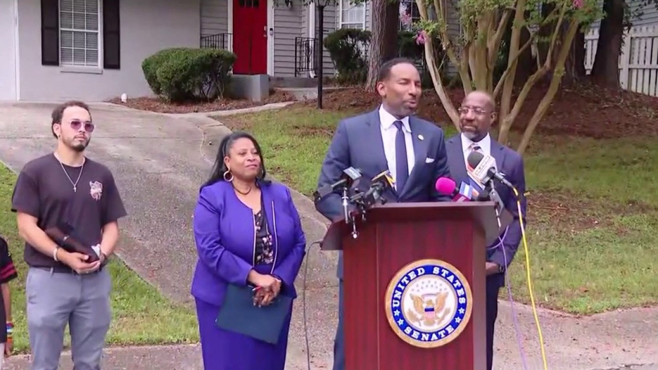 FULL: Mayor Andre Dickens, Sen. Warnock talk about housing
