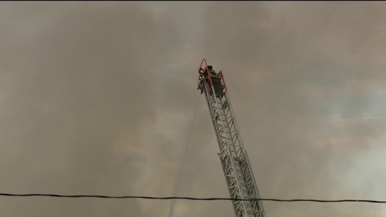 3 safely pulled from 2-alarm apartment fire in Atlanta