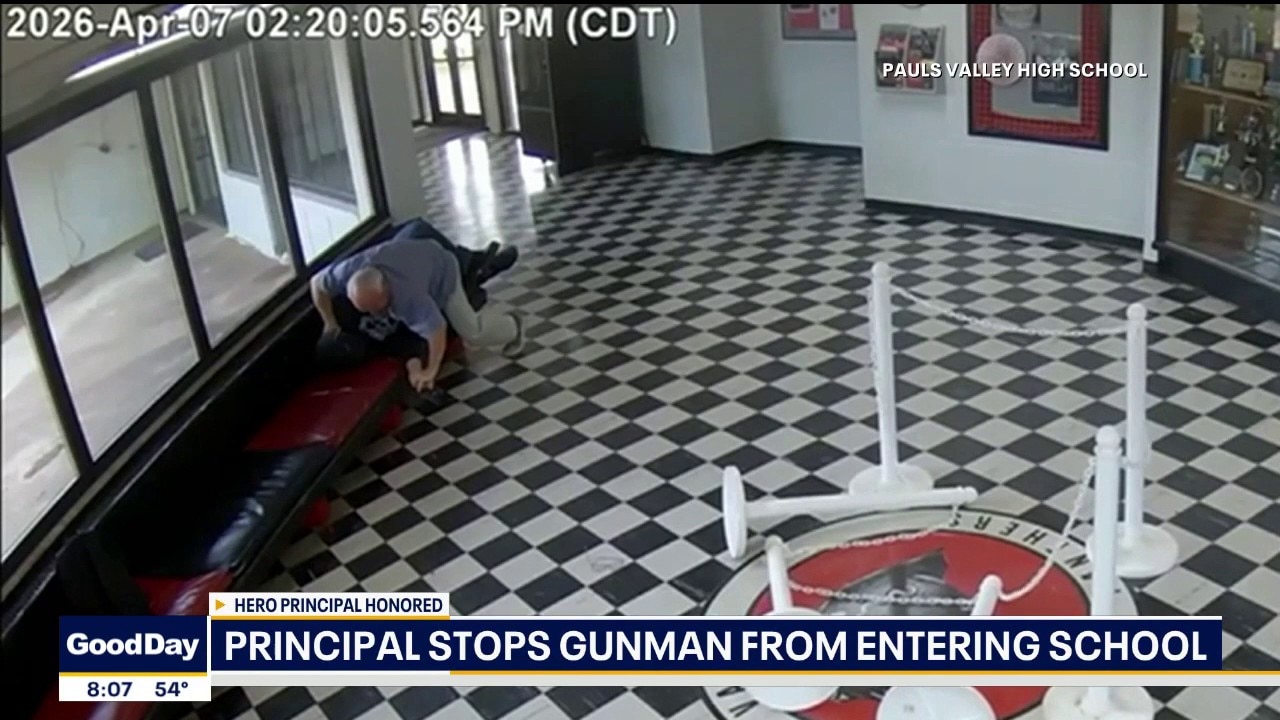 Principal stops gunman from entering school