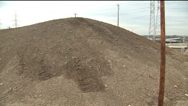 Growing "mound of dirt" dubbed "Mount Stallis" raising eyebrows near 894