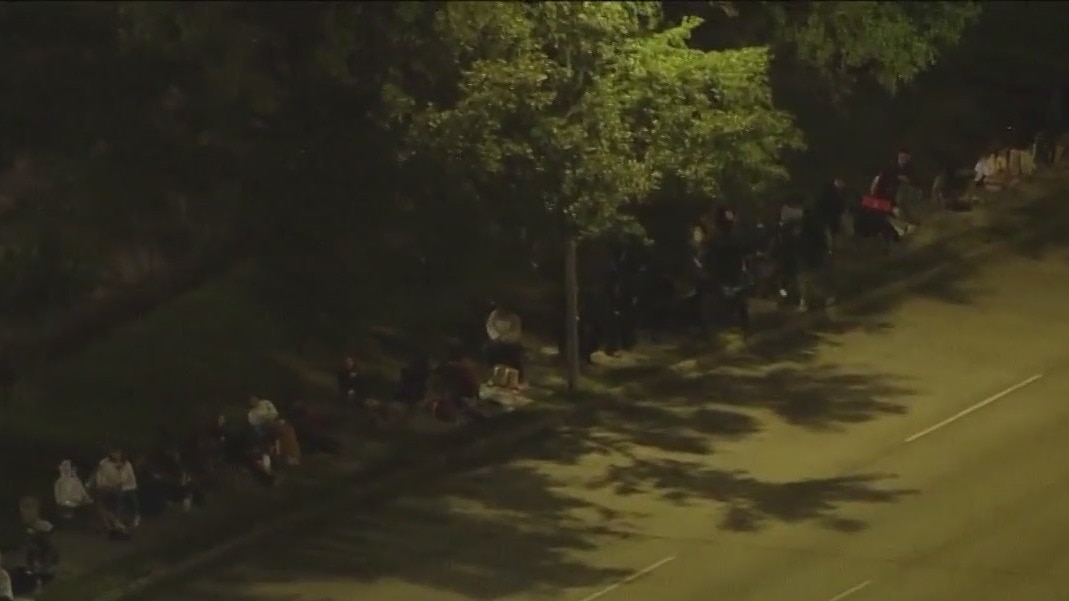 Fans line up for hours to buy Taylor Swift merch in Houston
