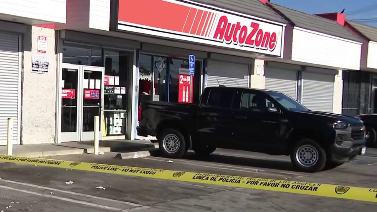 Suspects wanted in AutoZone break-in