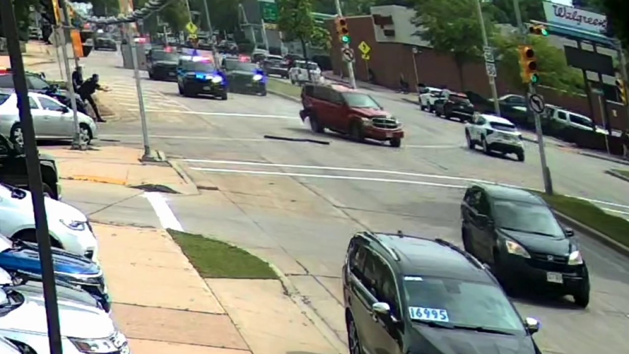 Milwaukee police pursuit, crash near Howell and Chase