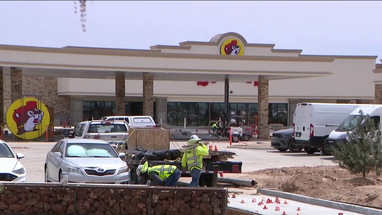 Buc-ee's holding hiring fair for new Goodyear location