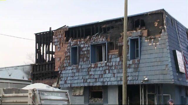 Firefighters battle 3-alarm blaze at Fracaro`s Lanes a bowling alley in Waukesha; owners plan to rebuild