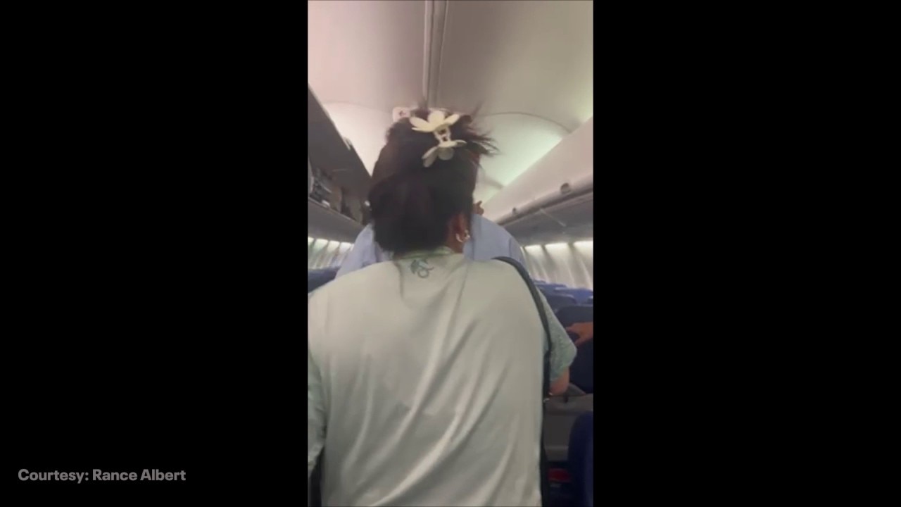 'Go, go, go': Passengers evacuate plane at Midway during severe weather