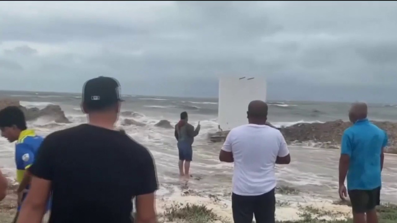 Hurricane Polo to make landfall in Mexico